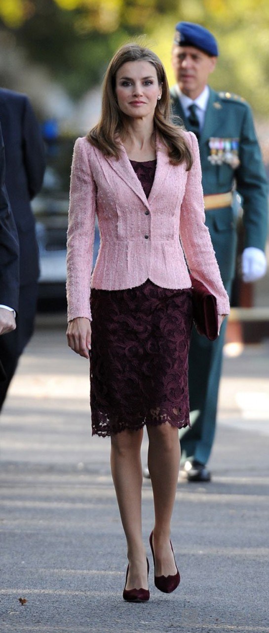 西班牙王后letizia国庆日盛装大盘点,简直美得没sei了!