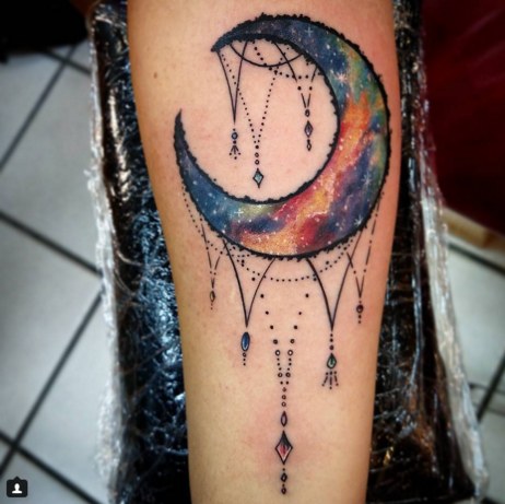 法国妹纸最爱的月亮纹身:你喜欢哪个?