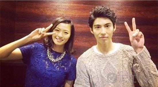 第3名:贺来贤人&荣仓奈奈(9583件) 贺来贤人さん荣仓奈々さんの结婚に