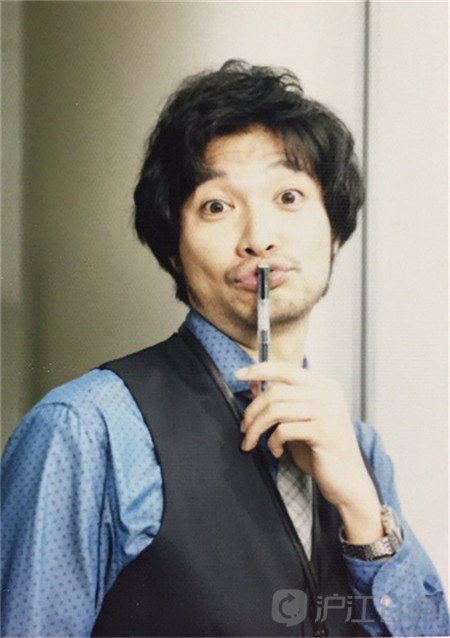 1980年3月14日     代表作:《校阅女孩》,《日本人所不知道的日本语》