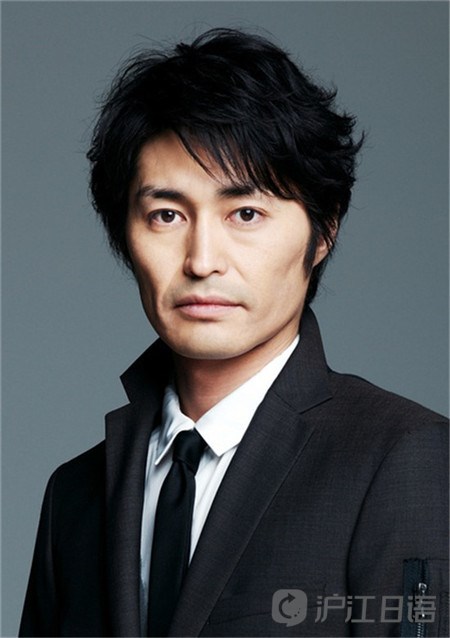 《萤之光2》《死神君》 个人简介:安田顕是出生于日本的影视明星,以