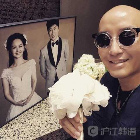 严智苑并没有透露自己的结婚计划,但是很快就传出了和建筑家吴英旭(音