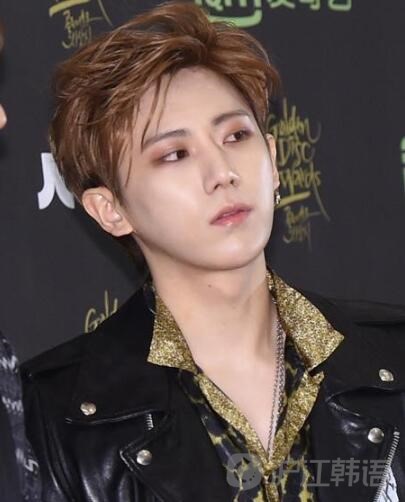 盘点7位男爱豆的特色眼妆小技巧