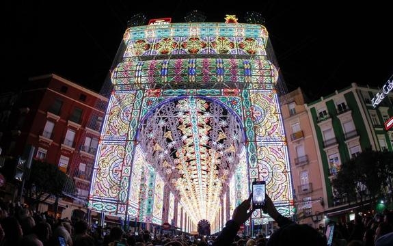 看新闻学西语：瓦伦西亚法雅节的灯光秀到底有多惊艳？