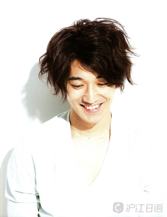 日本男演员组图:他一笑世界都亮了
