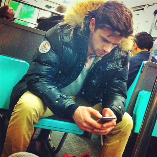 巴黎地铁里全是帅哥!别拦我,我要去邂逅他们