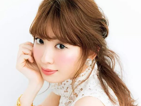 小嶋阳菜毕业：11年偶像时光大回顾