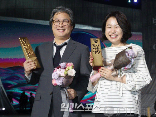53届百想艺术大赏 金恩淑编剧&朴赞郁导演最后赢家