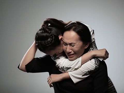 泰国感人广告：她不是天下最好的妈妈，但是...