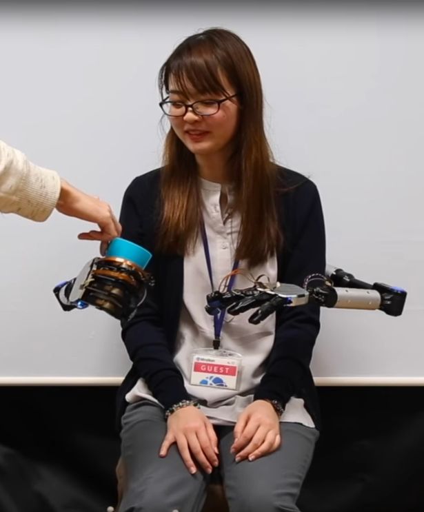 日本公司发明炫酷机械臂 拥有四只手不是梦！