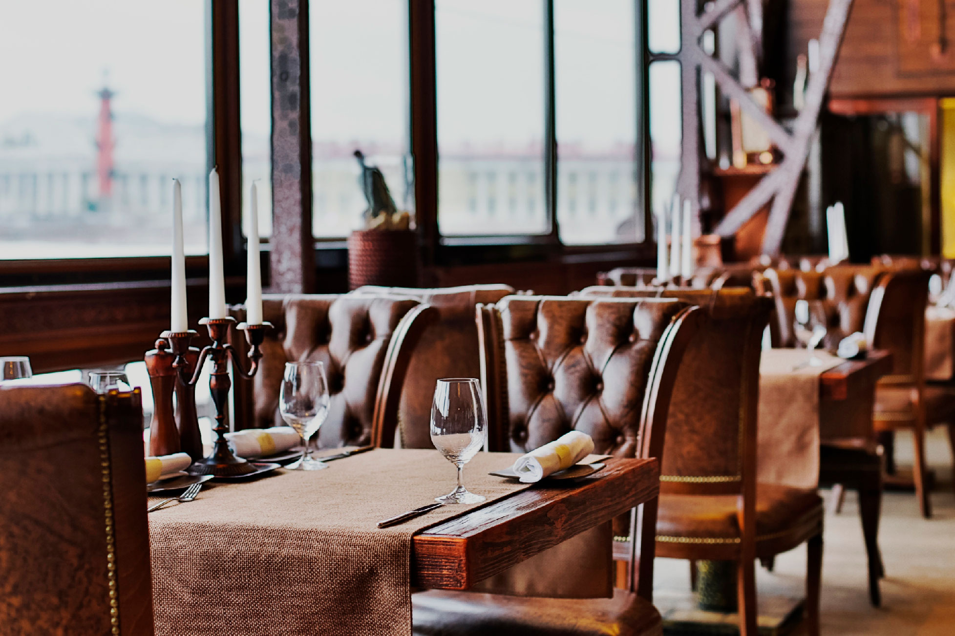 飞翔的荷兰人—圣彼得堡有名的船餐厅