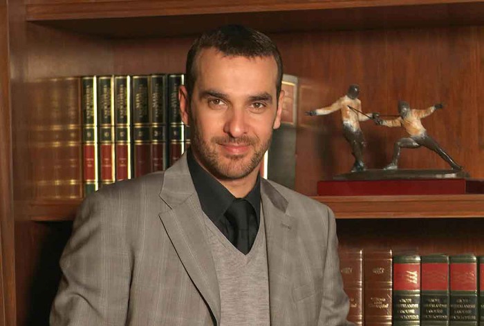 西班牙语学习_西语听力:《寄宿学校疑云》里导