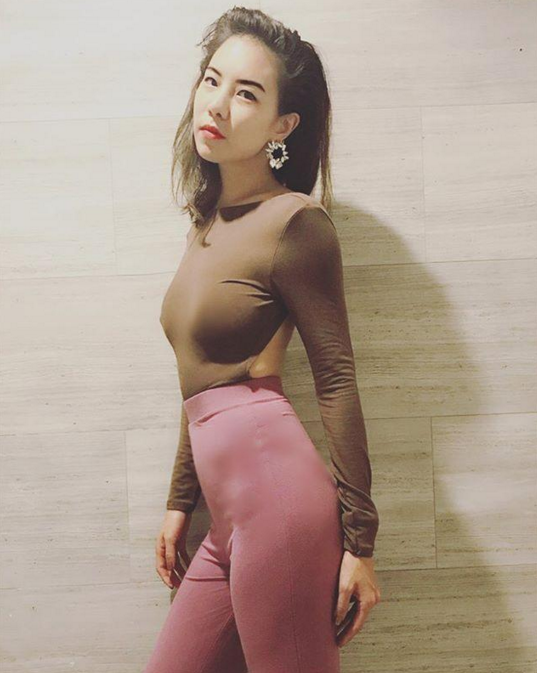 一反常态大秀身材!_泰星cris_沪江泰语