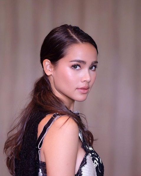 柬埔寨的一个小女孩酷似yaya,不信你来看看!