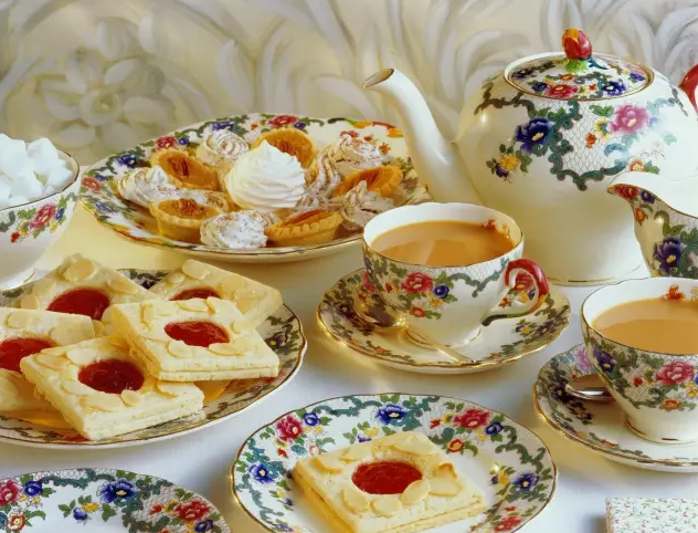 Daisy啊,今晚的party,你去social一下,穿那件one