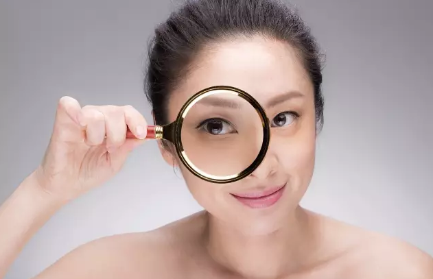 Daisy啊,今晚的party,你去social一下,穿那件one