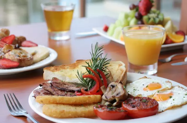 Daisy啊,今晚的party,你去social一下,穿那件one