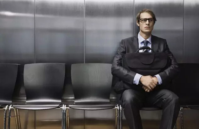 Daisy啊,今晚的party,你去social一下,穿那件one