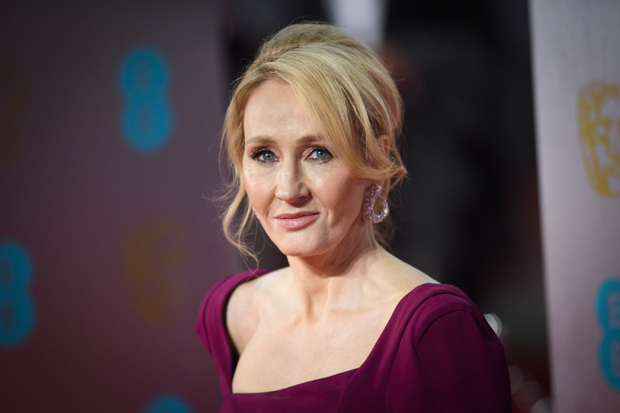 哈利波特的作者罗琳_jk罗琳收入