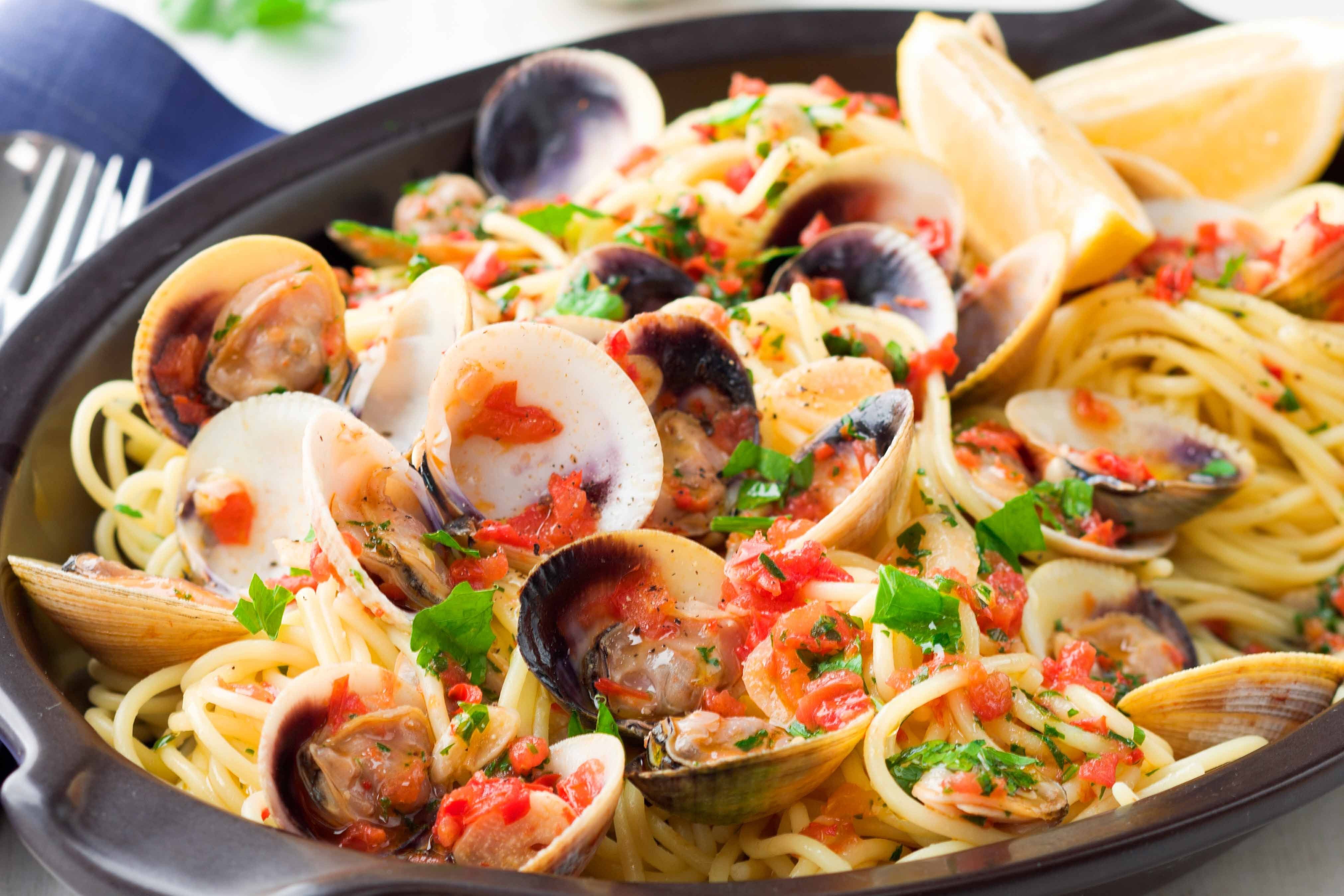 海鲜烩饭，桌上的传统意大利米饭高清摄影大图-千库网