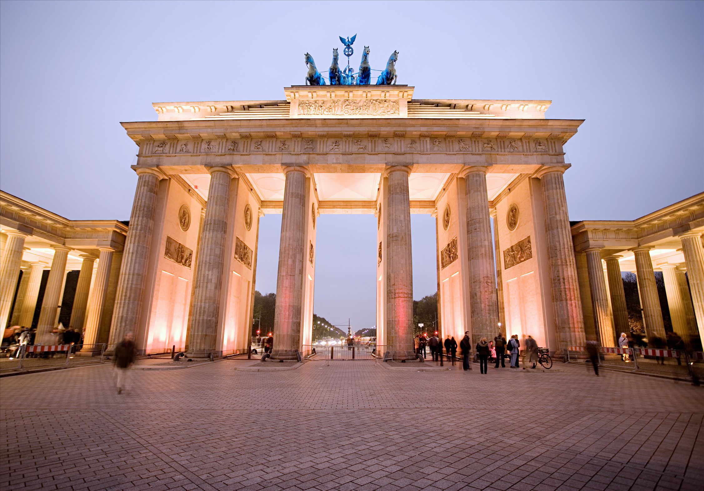 英语专业八级考试 作为德国的首都,柏林如同白羊一样,是开拓者和领导