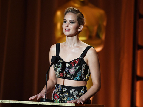 大表姐不参加金球奖狂欢夜，是因为Emma?