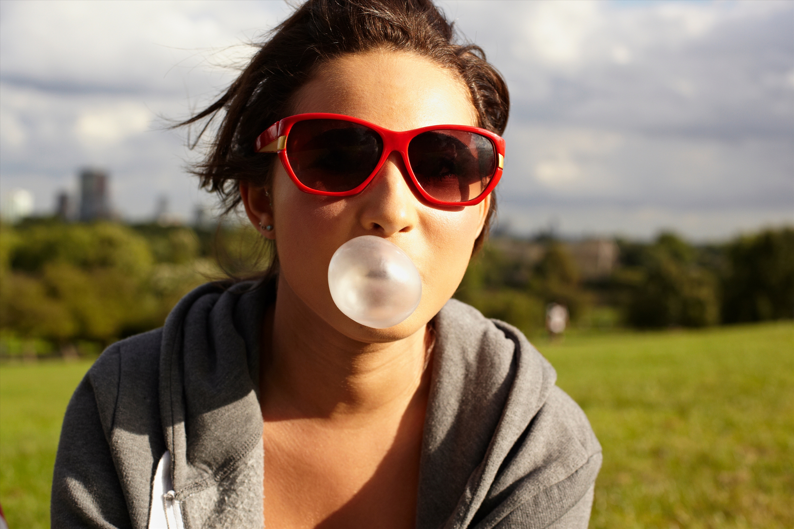 车站亲吻,嚼口香糖……这些在一些国家竟然是被禁止的?