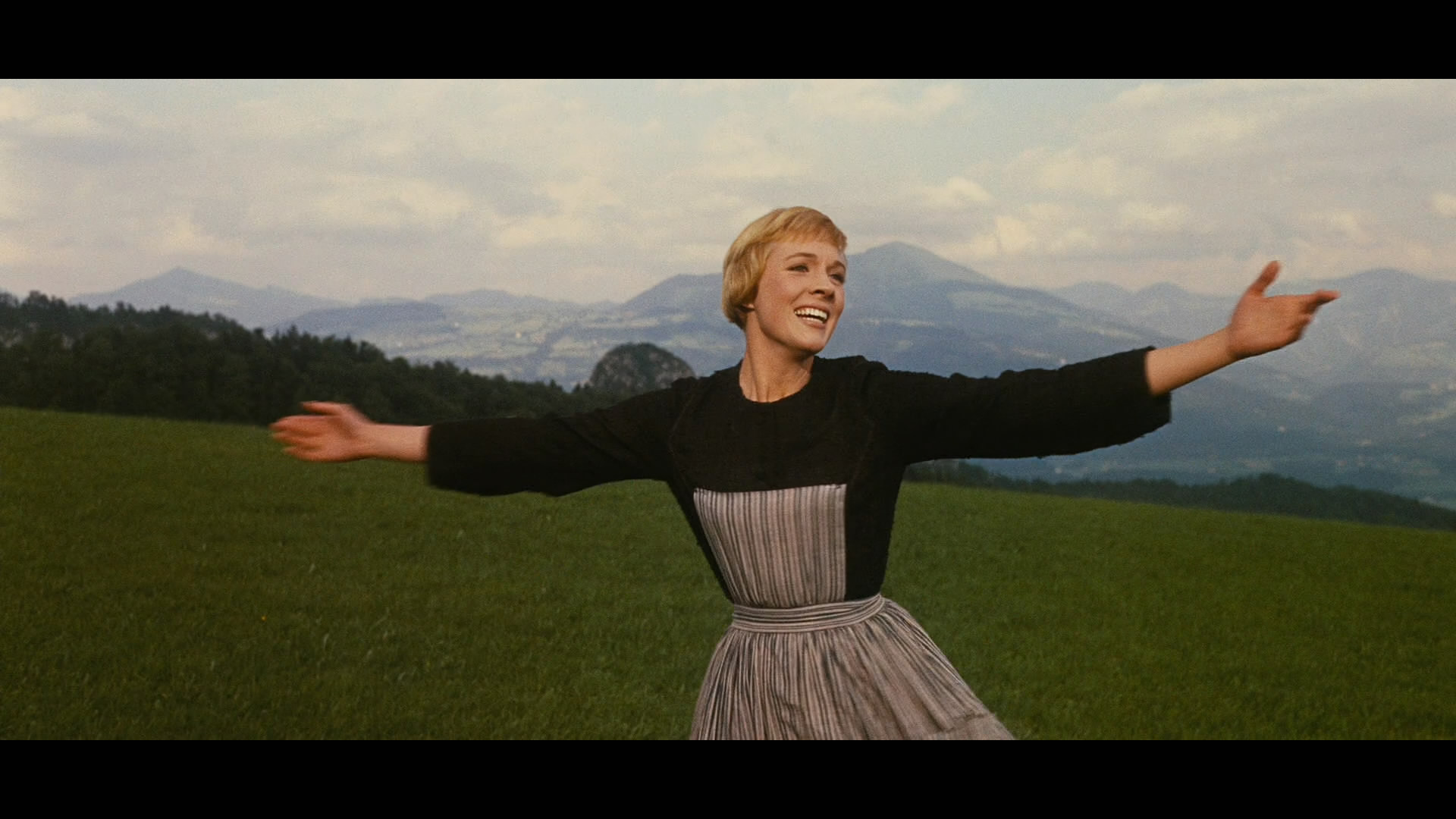 (此处亦可有bgm:无需多言,一切尽在音乐之声中) 米拉贝尔宫:多来米发