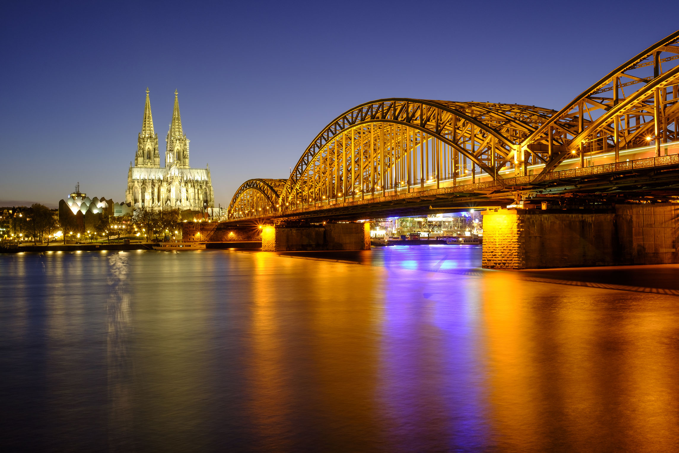 德国第四大城市科隆是德国真正繁华的大都市,规模盛大的科隆狂欢节是