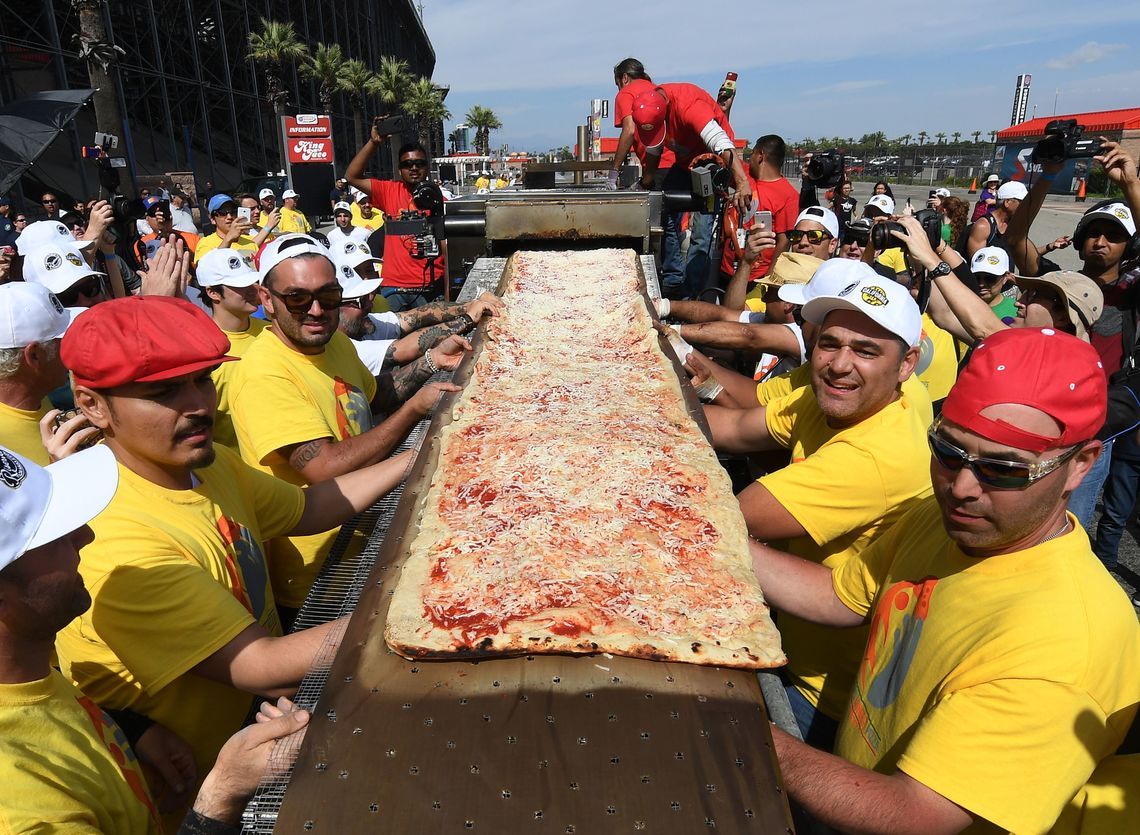 世界上最长的披萨图片