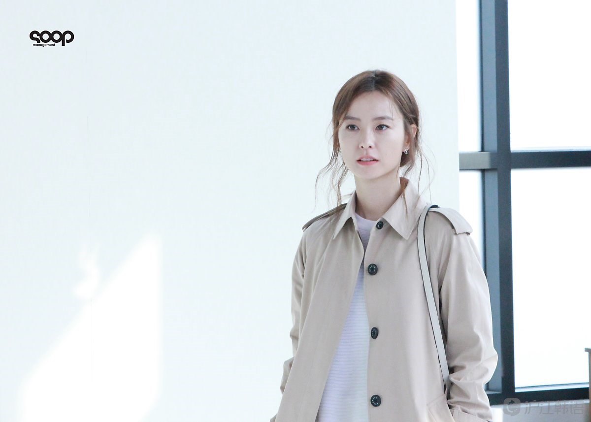 郑裕美魅力满分的画报拍摄现场