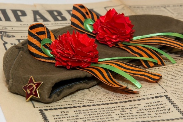 圣乔治带 ——一条特殊的双色丝带