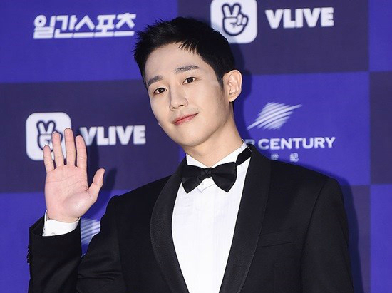 争议不断的丁海寅《百想》合照C位？！