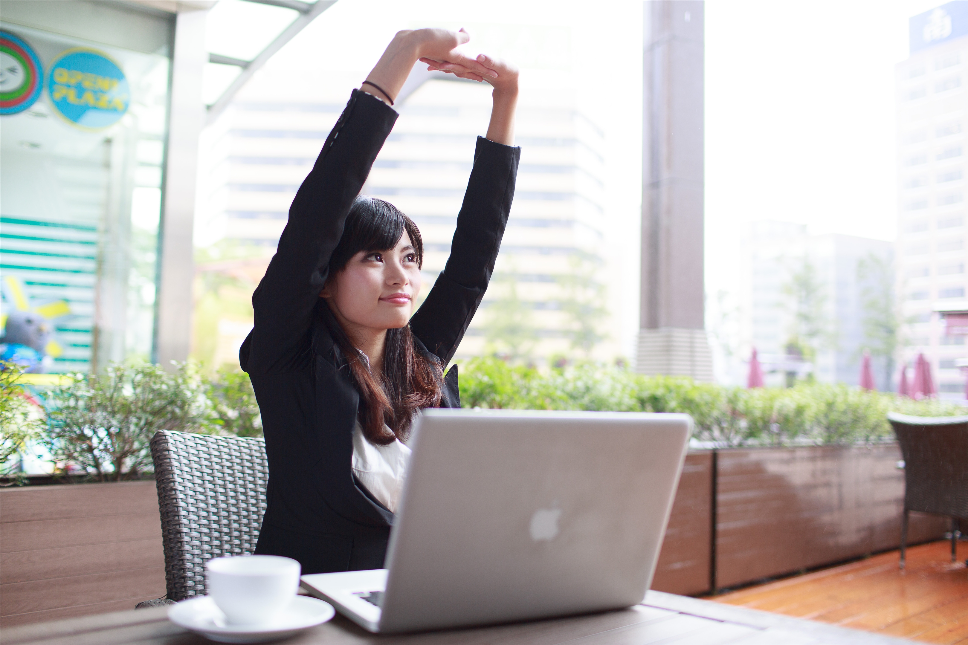 西班牙人教你七个拉伸动作,在办公室也能做!