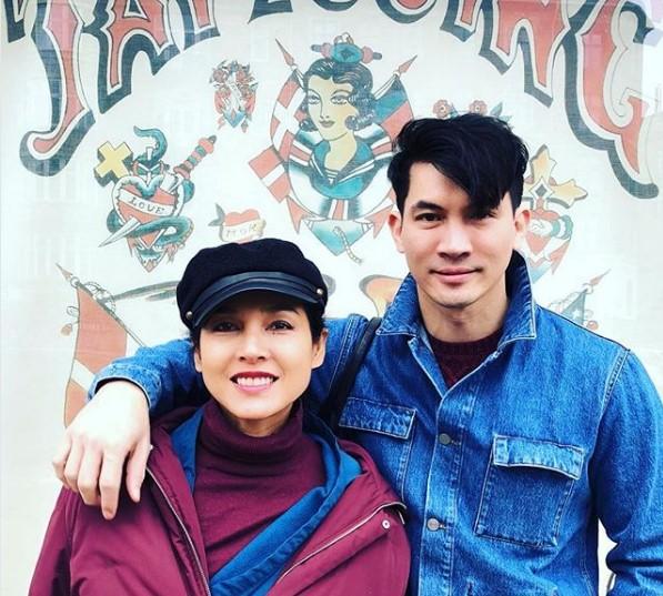 最近,noi发布了一张已男子正站着晒太阳,但却遮住脸的照片,给粉丝们