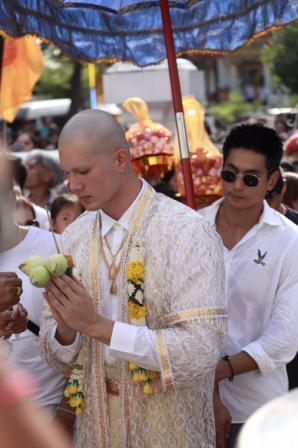 《不情愿的新娘》才播完，男主Mik就剃度修行去啦