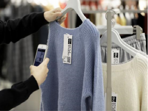 有声双语热点：优衣库试衣间惊现针孔摄像头