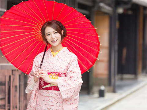 美国名媛要用“和服”当内衣品牌名：京都市长表示抗议后...