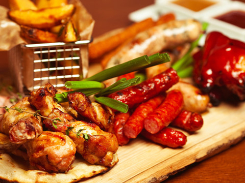 德国香肠不再用肉做？知道原因后我认了……