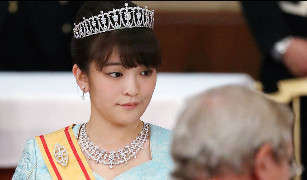 日本皇室的皇冠像批发:他们的珠宝真的廉价吗