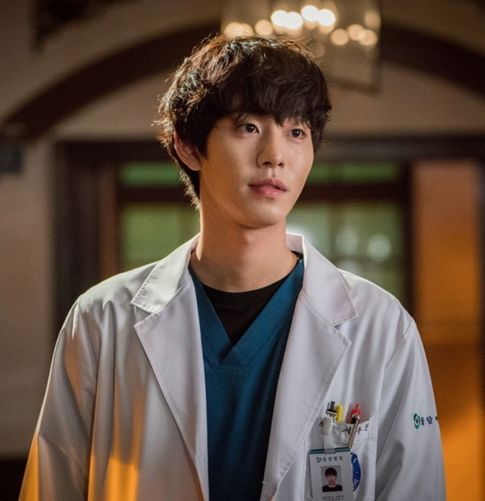 以医生角色俘获女心的5位韩国男演员