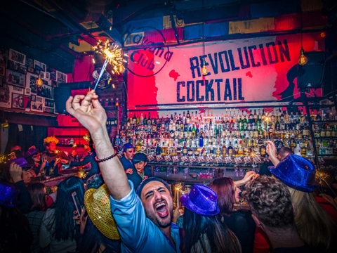 蹦迪泡吧不算事！这才是德国真正的夜生活...