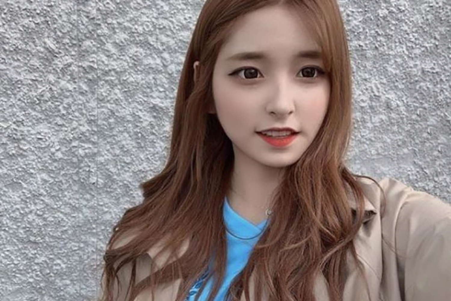 iu夏沇秀结合体肤白貌美胜利精灵李夏恩