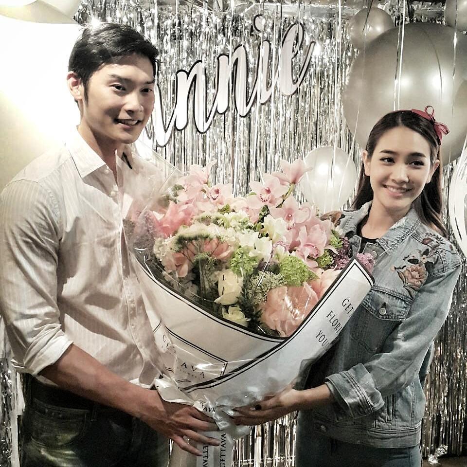 min pechaya与男友恩爱有加 甜蜜照晒不停