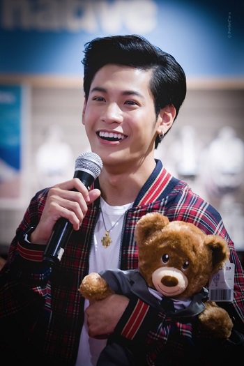 笑容里藏着星星!泰星singto带给你正能量