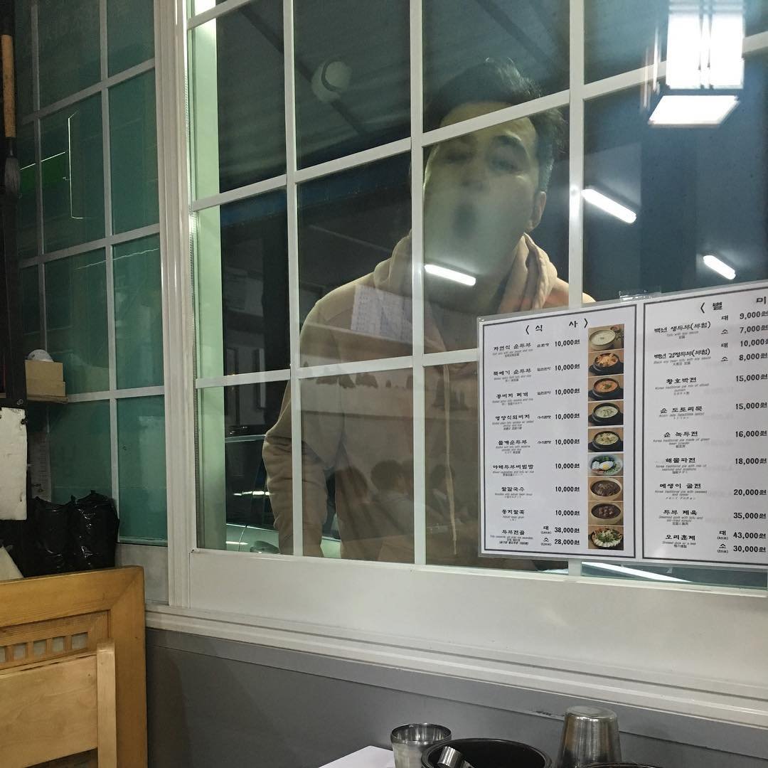 2018考研政治真题 江珠恩回到加拿大后,崔民秀为了见面,每周都会进行