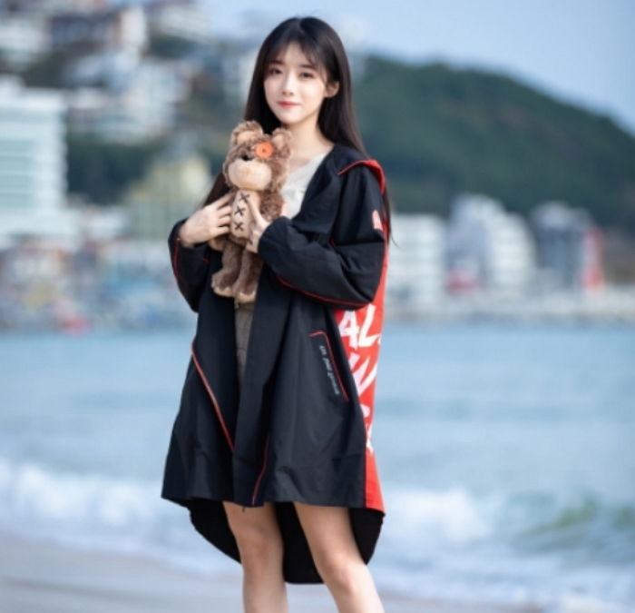 网曝lol职业选手宋义进的中国女友