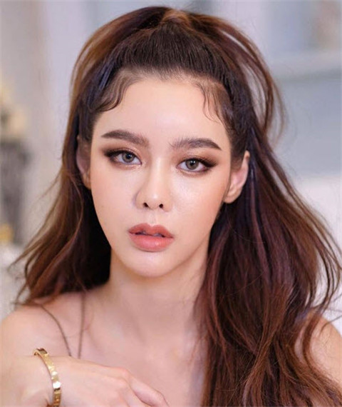 女星ice preechaya似变脸成韩式模样