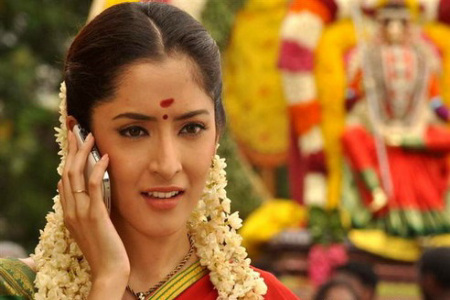 她的父亲是有中国血统的穆斯林.