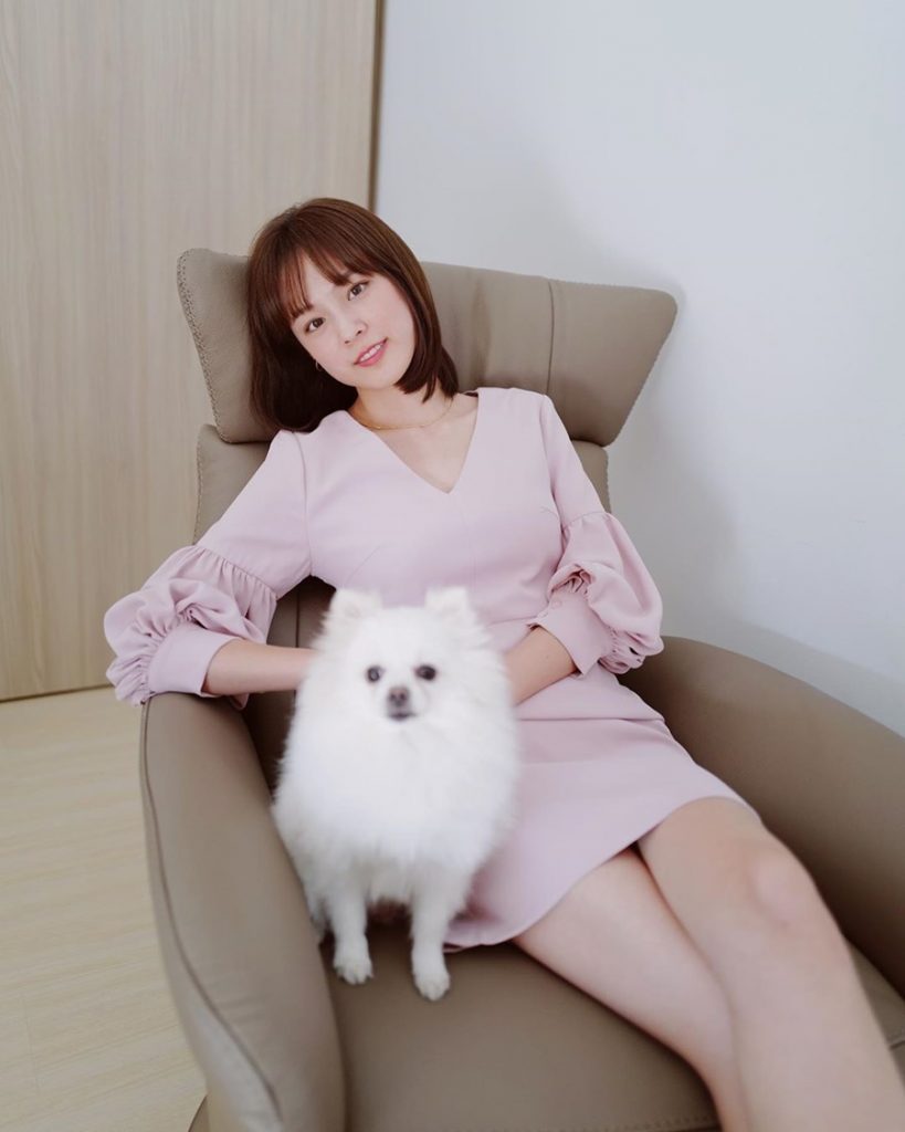 pattie的这套短泡泡袖长裙看起来甜美又高级